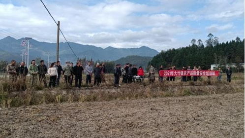 大竹镇开展农产品质量安全水稻病虫害无人机防治培训